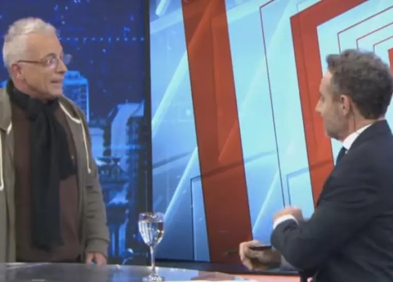 Fuerte cruce entre Luis Majul y Gerardo Romano, que le leyó un poema