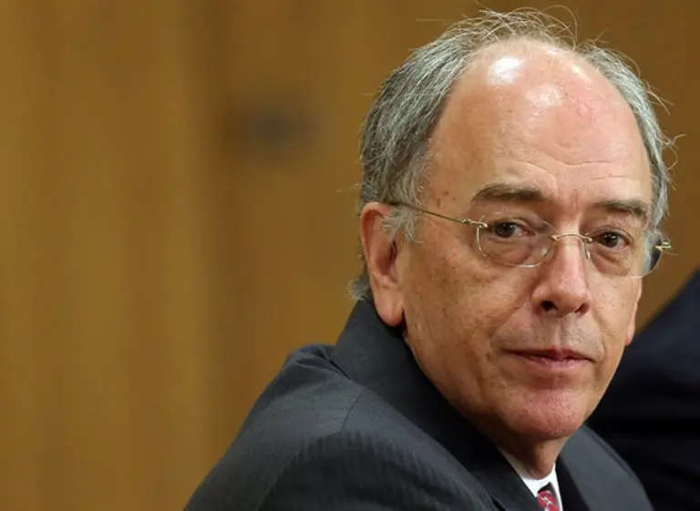 Dimitió CEO de Petrobras en Brasil, que suspende acciones en Bovespa