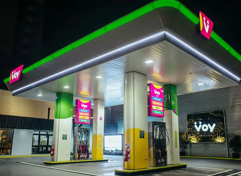 Low cost, de capitales nacionales: nace la primera estación de servicio VOY y hay previstas 20 más este año