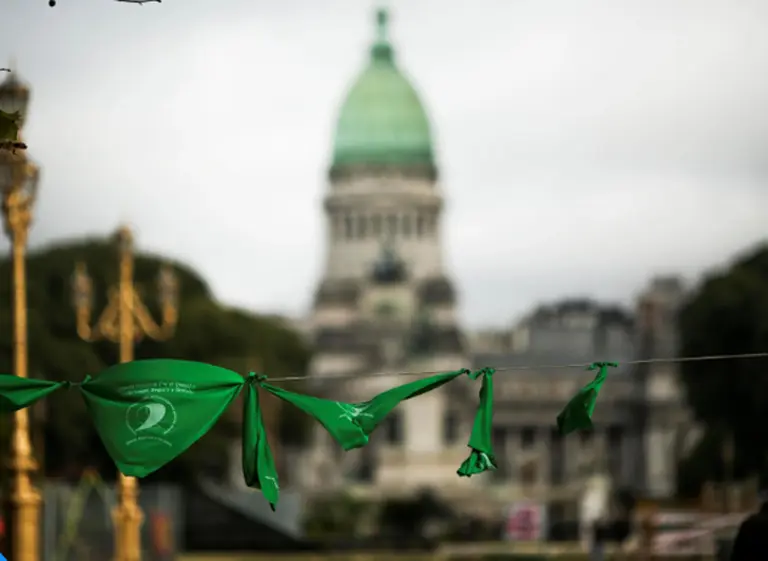El rechazo al aborto legal suma otros tres senadores y peligra su sanción