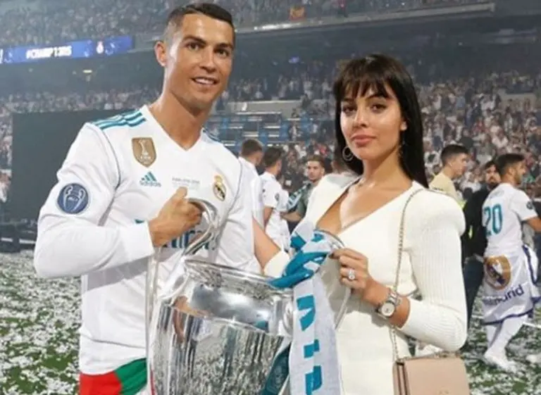 La novia argentina de Cristiano Ronaldo se burla de Chile por quedar afuera del Mundial
