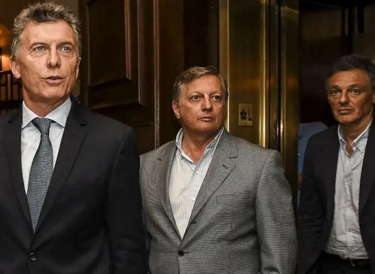 En emergencia, Macri mueve el banco de suplentes para congraciarse con Carrió y el "cí­rculo rojo"
