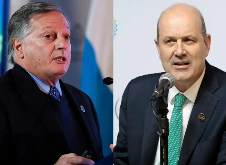 Denuncian a Aranguren y Sturzenegger y piden que se le prohí­ba salir del paí­s