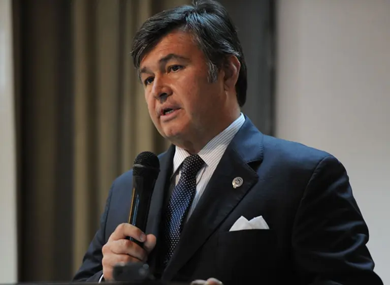 Para el presidente de la Sociedad Rural, suspender la baja de retenciones "no es el camino correcto"