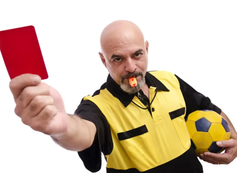 Mundial de Rusia: quién inventó las tarjetas roja y amarilla del fútbol