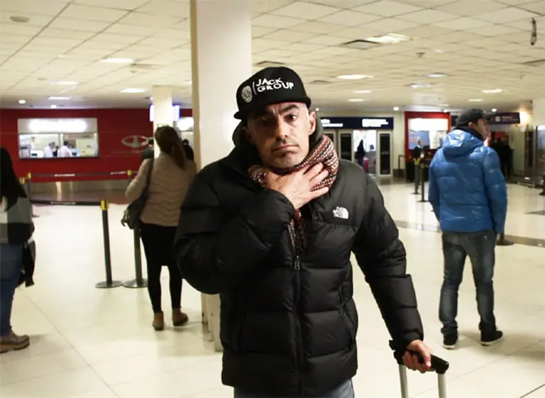 El hincha expulsado del Mundial por burlarse de una joven rusa volvió al paí­s y pidió perdón