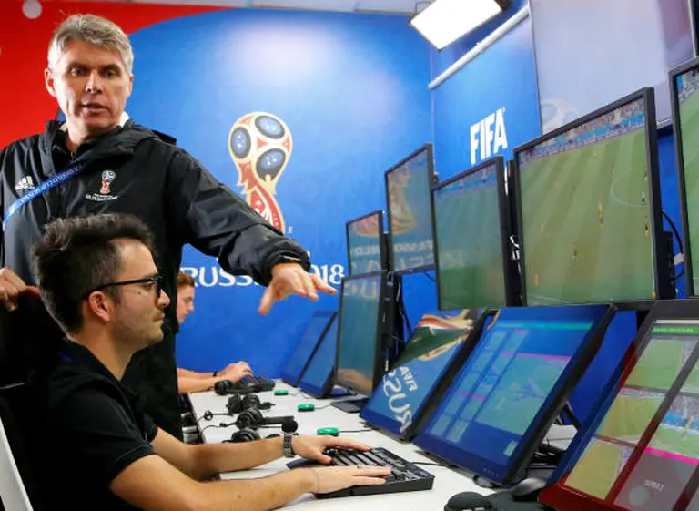 Aún no convence, pero define partidos: cómo es la tecnologí­a detrás del VAR