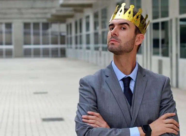 Las ventajas de ser narcisista para tener éxito en los estudios, el trabajo y el amor