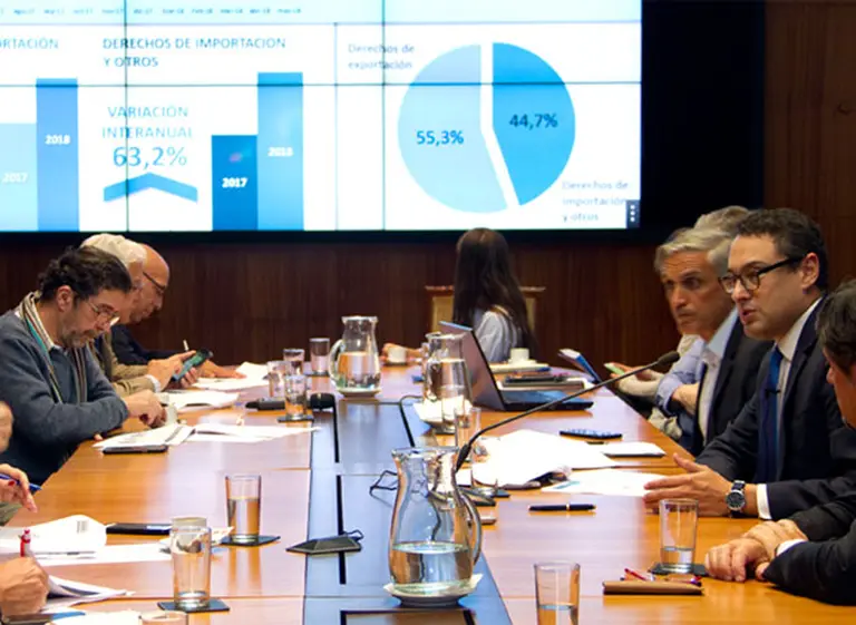 La recaudación impositiva todaví­a no siente el impacto recesivo: el ingreso por IVA creció 46,9% en junio
