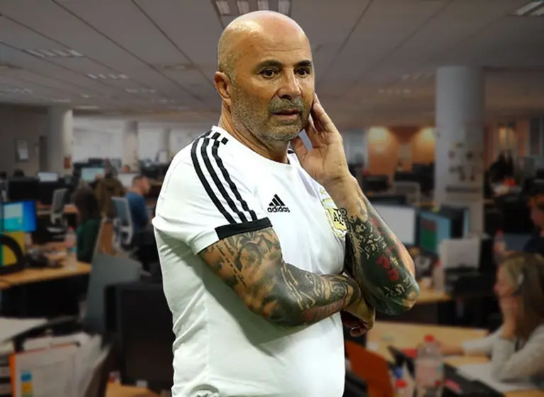 ¿Sampaoli no se va de la empresa?: qué sucede cuando un CEO fuerza el pago de una cláusula de rescisión millonaria