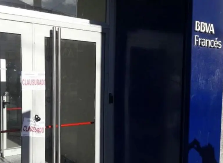 Clausuran sucursal del Banco Francés por falta de higiene