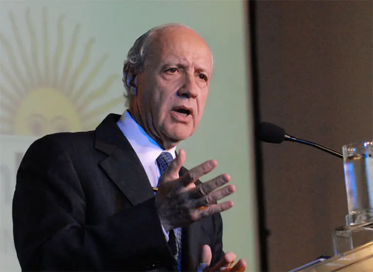 Para Roberto Lavagna, "hay FMI por cinco años más"