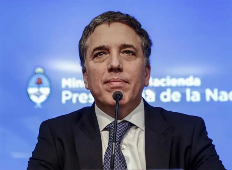 En el Gobierno se entusiasman y ya hablan, tibiamente, de una nueva "estabilidad" cambiaria