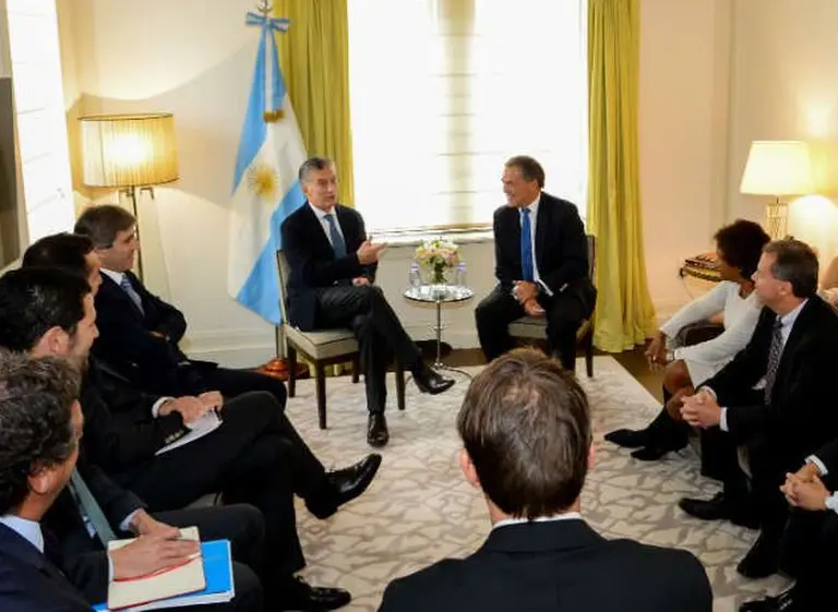 Encuesta: empresarios esperan más subas del dólar y las trasladarán a los precios