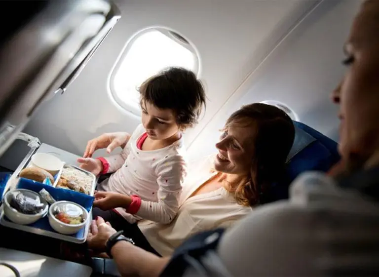 Las 5 cosas que quizás no sepas sobre la comida de avión
