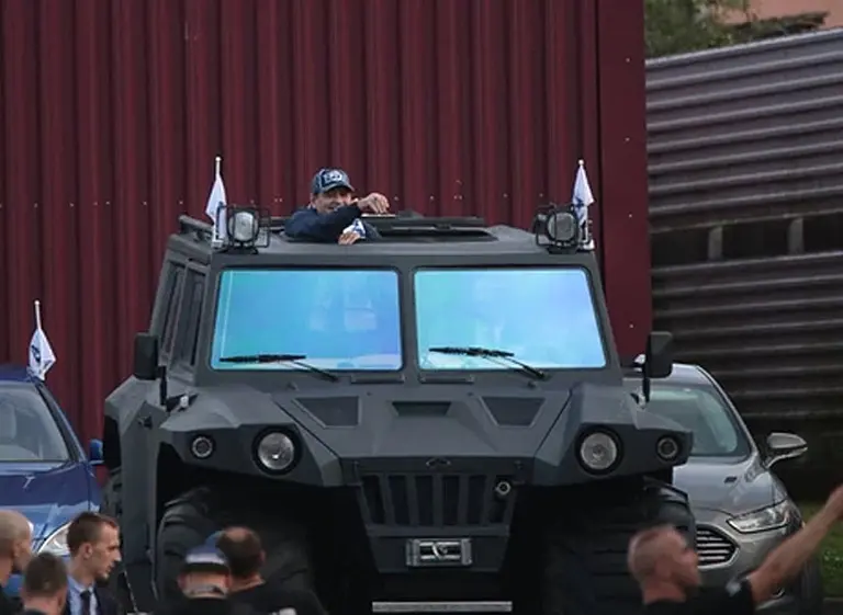 Maradona, presidente de un club en Bielorrusia: los sorprendentes regalos que recibió