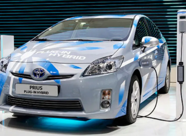 Toyota, lí­der en hí­bridos, es el que más investiga en autos eléctricos