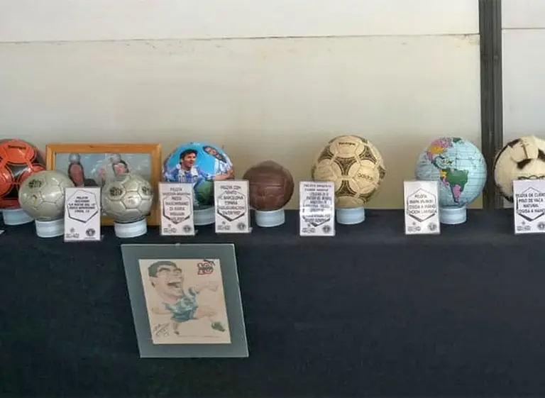 Primera fábrica argentina de pelotas lucha para sobrevivir a la importación