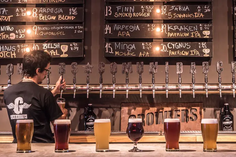 Dónde probar cervezas exóticas si buscás ir más allá de lo clásico