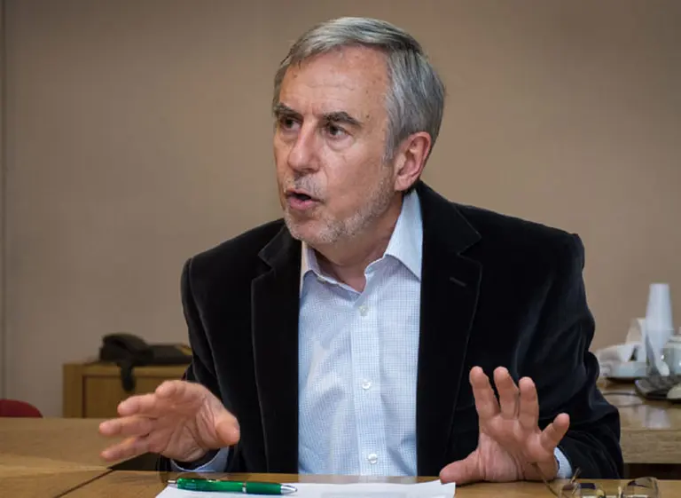 Bour, sobre el plan de Caputo para estabilizar el dólar: "Se aleja la baja de tasas en agosto y eso prolonga la recesión"