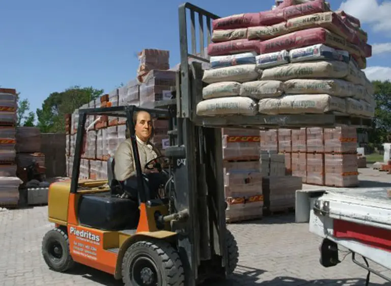 "Dólar ladrillo" y su impacto en la economí­a: esto pasa en la construcción y el precio de los materiales