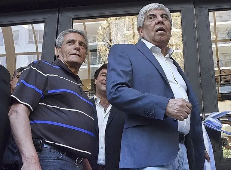 Gobierno redobla la pelea con gremios y avanza en un centenar de auditorí­as