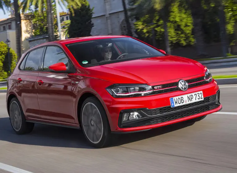 Volkswagen prueba en la calle las versiones deportivas de los Polo y Virtus