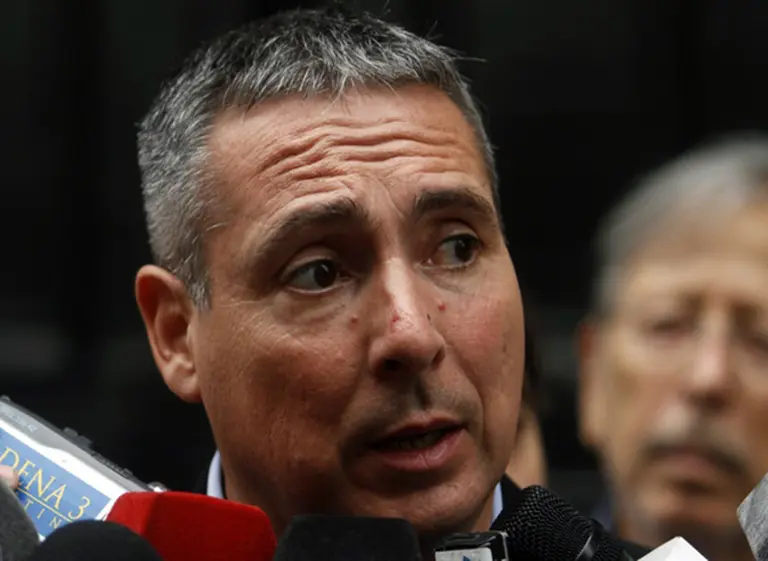 Salida silenciosa: el abogado Stinfale se retira del negocio de las radios y deja nocaut a una emisora