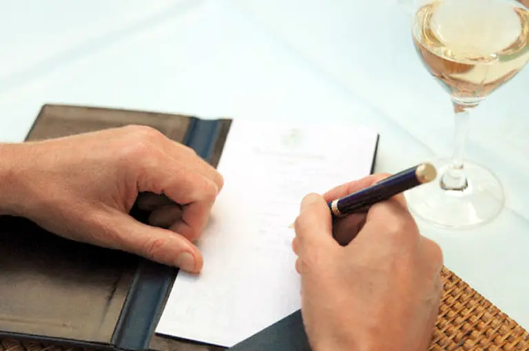 Cinco restaurantes con vinos a precios “pocket friendly” para no pagar de más