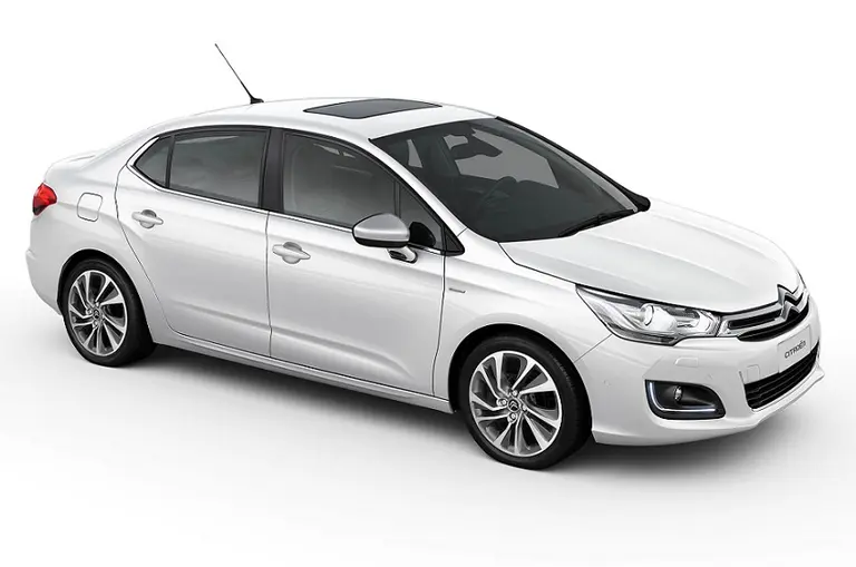 Citroën C4 Lounge: quedó fuera del impuesto y bajó $100.000