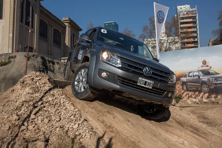 VW lanza la Amarok 2016 y prepara la llegada de la nueva versión especial Ultimate