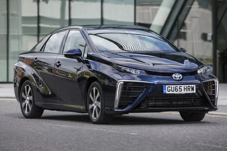 Toyota Mirai fue elegido como el auto verde del año