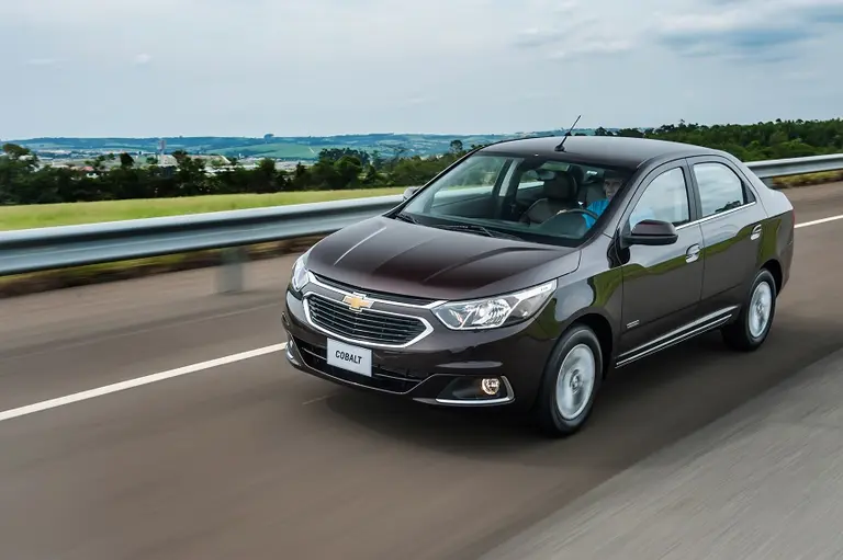 Chevrolet lanza el Cobalt con renovado diseño y conectividad
