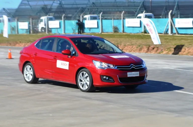 Citroën presentó el C4 Lounge 2017 con más en tecnología y seguridad