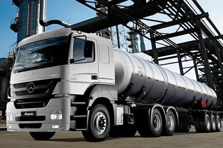 Se recupera la venta de camiones: Mercedes Benz registró el mejor resultado en 14 meses