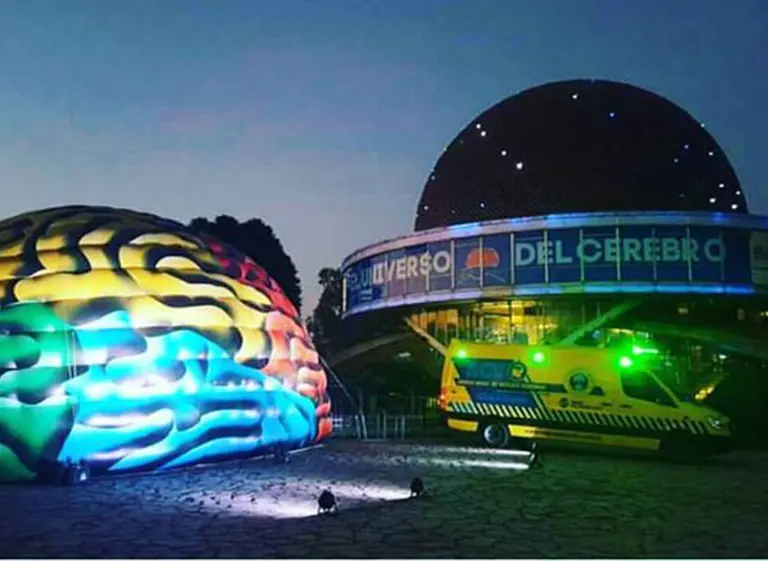 El Planetario se vistió de cerebro por el día del ACV