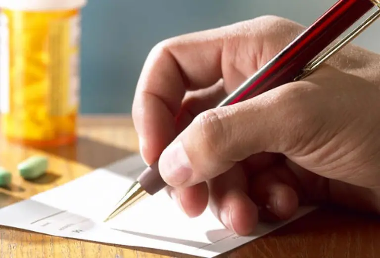 Ley de genéricos: ¿cómo se debe confeccionar una receta médica y qué derechos tengo frente al farmacéutico?