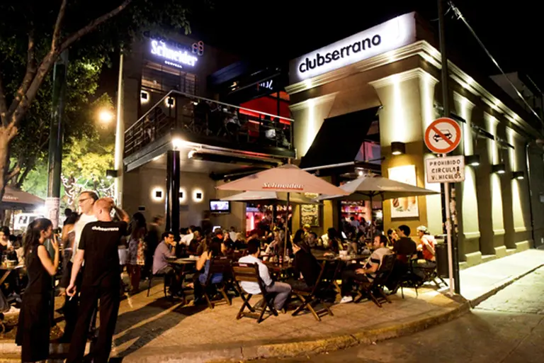 Cervecerías, el nuevo boom: ¿cuántas calorías ingerís con su bebida estrella?