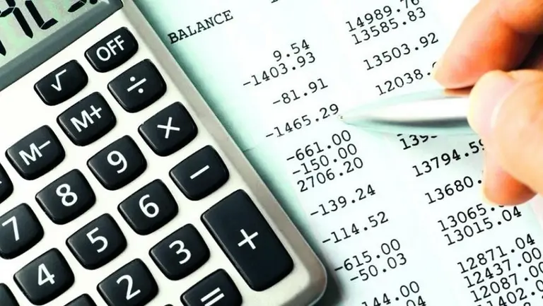 La devaluación del peso hundió los balances y las empresas liquidan acciones