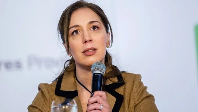 "¿Es justo que se debata un aumento para un piloto que gana $200.000?"