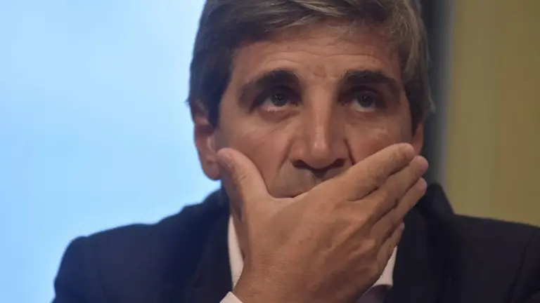 Las causas judiciales contra Caputo renuevan el debate sobre los funcionarios y la "información privilegiada"