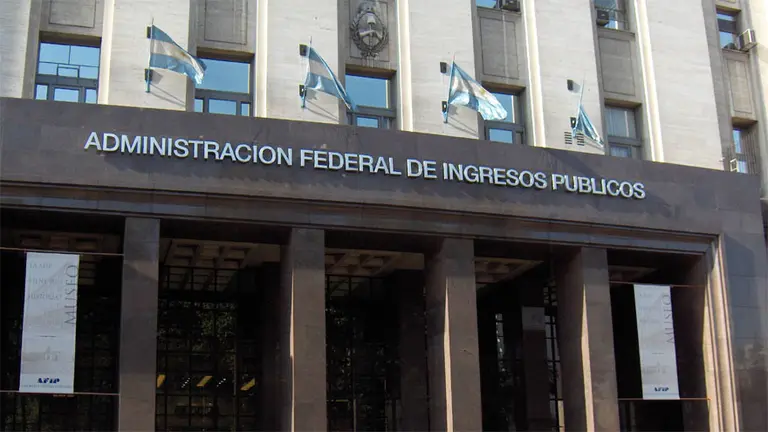 Aumentan las críticas de los expertos al "impuestazo" que cederá el Ejecutivo para aprobar el Presupuesto 2019