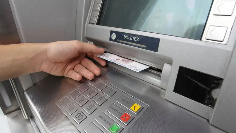 El Banco Central, sin cambio chico: reduce los pesos en la calle y sube la impresión de billetes de más valor