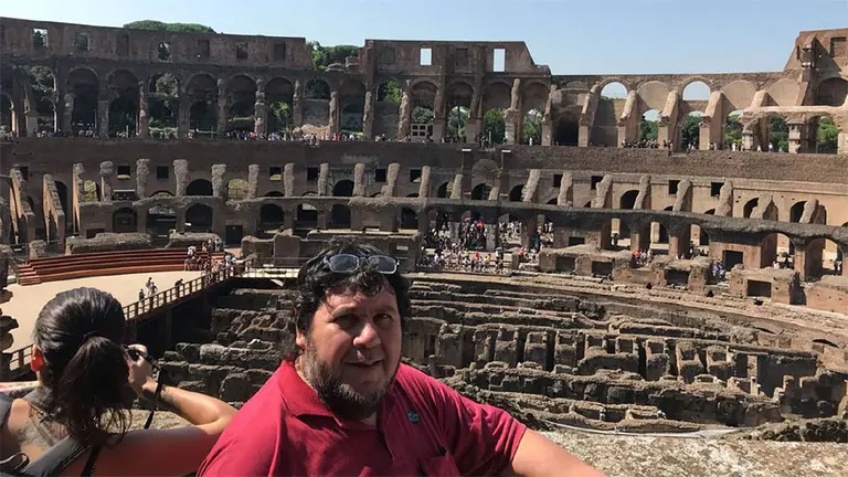 Tras polémica por sus fotos, Néstor Segovia afirmó que su viaje a Roma es "algo espiritual y muy personal"