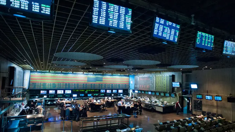 Las acciones de Petrobras cayeron más de 4% y llevaron a un descenso general de la Bolsa