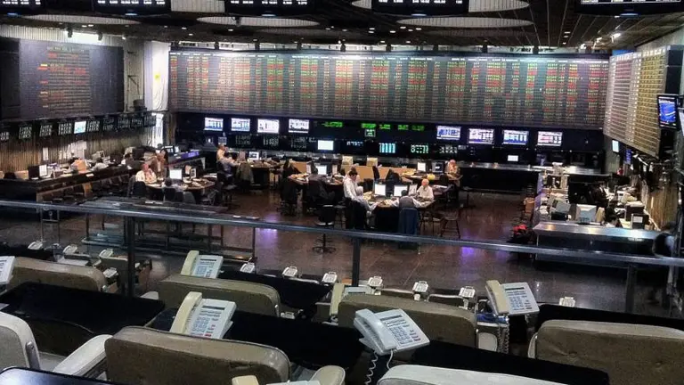 Recomiendan acciones de bancos, energía y telcos