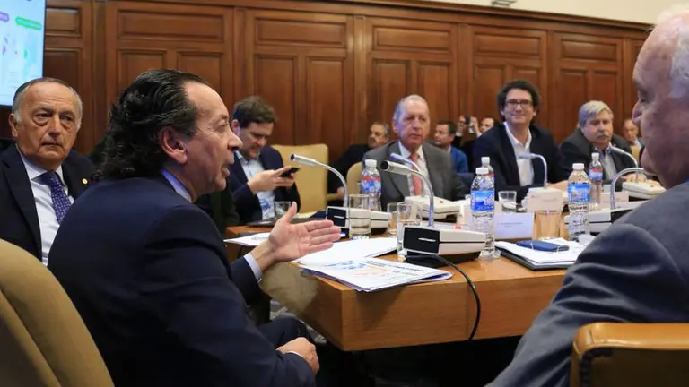 El Gobierno prometió a industriales impulsar las exportaciones