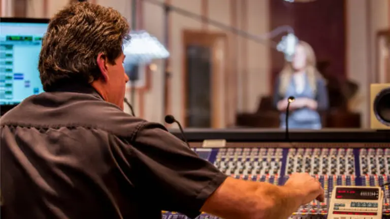 En pleno boom de Netflix, se potencia la exportación de servicios de doblaje de películas y series desde Argentina