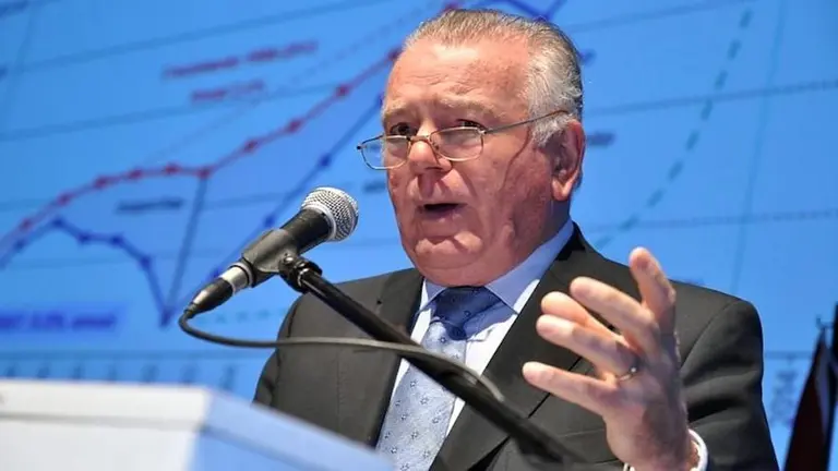 ¿Cuál es el precio del dólar que equilibra oferta y demanda y frena la corrida, según Ferreres?