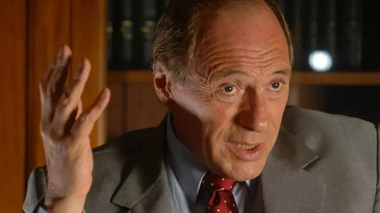 Para Zaffaroni, las causas contra Cristina Kirchner “son las Malvinas de Macri”